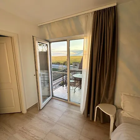 Halta Pescarus Guest house Douazeci si Trei August